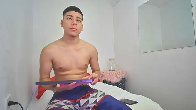 Snapshot of Lucastorrez01 chatting on 11-18-25, 06:18 Lucastorrez01 online show from 11-18-25, 06:18