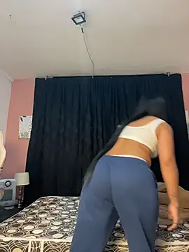 Sophie wyld online show from 12-18-25, 12:27