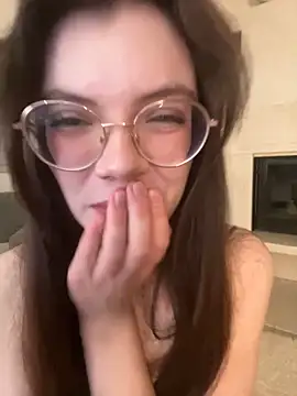 Snapshot of Enigma2007 chatting on 11-18-25, 07:57 Enigma2007 online show from 11-18-25, 07:57