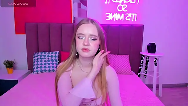 Snapshot of TerriBlossom chatting on 11-17-25, 01:44 TerriBlossom online show from 11-17-25, 01:44