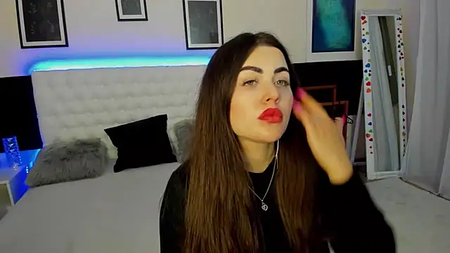 Snapshot of GraysLunna chatting on 11-19-25, 04:51 GraysLunna online show from 11-19-25, 04:51