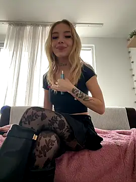 lunababy77 online show from 12-05-25, 12:47