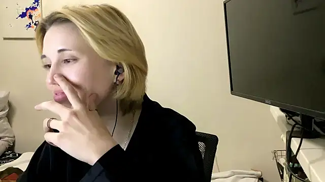 Snapshot of zxctoxic chatting on 11-17-25, 04:46 zxctoxic online show from 11-17-25, 04:46