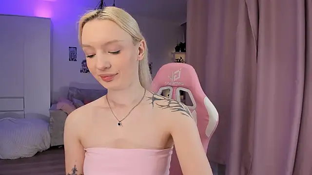 Tiffany Paw online show from 02-25-26, 03:27