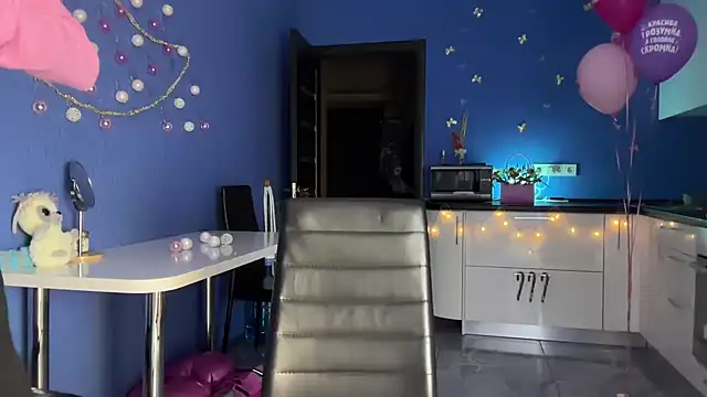 Snapshot of Jolienne chatting on 12-18-25, 06:58 Jolienne online show from 12-18-25, 06:58