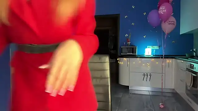 Snapshot of Jolienne chatting on 12-21-25, 09:00 Jolienne online show from 12-21-25, 09:00