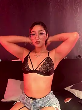 Snapshot of LilithMonette chatting on 01-17-26, 04:39 LilithMonette online show from 01-17-26, 04:39