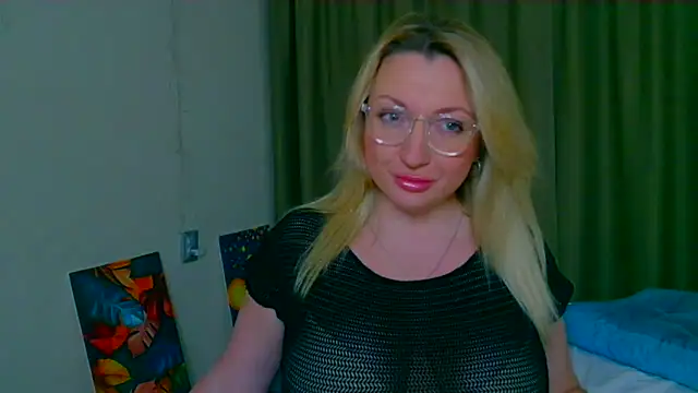 Snapshot of MilaLove__ chatting on 11-17-25, 03:40 MilaLove online show from 11-17-25, 03:40