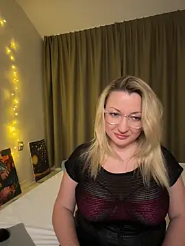 Snapshot of MilaLove__ chatting on 11-18-25, 09:52 MilaLove online show from 11-18-25, 09:52