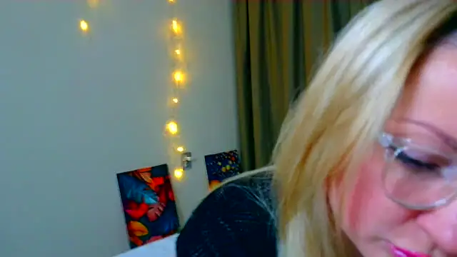 Snapshot of MilaLove__ chatting on 11-19-25, 01:44 MilaLove online show from 11-19-25, 01:44