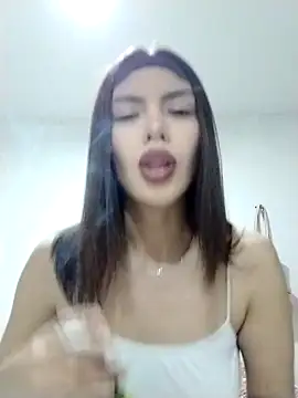 Snapshot of MarLuci6 chatting on 11-19-25, 07:08 MarLuci6 online show from 11-19-25, 07:08