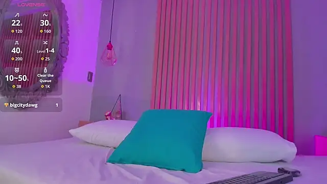 nicolesteele  online show from 11-26-25, 07:37