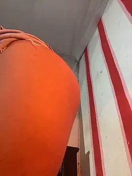 Snapshot of justcallmemargo chatting on 12-14-25, 01:44 justcallmemargo online show from 12-14-25, 01:44