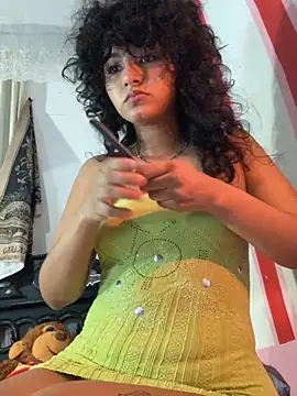 Snapshot of justcallmemargo chatting on 12-18-25, 01:33 justcallmemargo online show from 12-18-25, 01:33