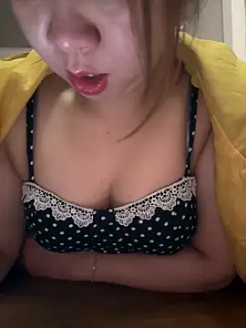 Snapshot of Hot-Today chatting on 11-19-25, 12:43 Hot-Today online show from 11-19-25, 12:43