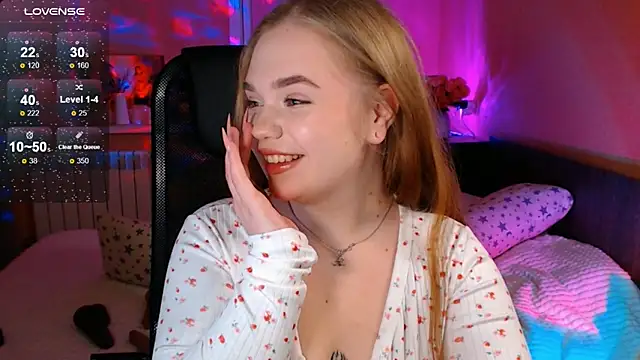 EmiRisse online show from 11-28-25, 04:42