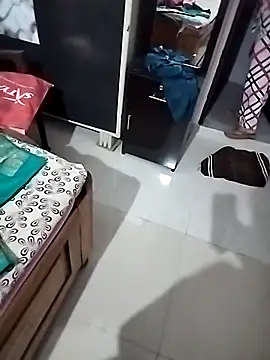 Snapshot of starnighcouple chatting on 11-18-25, 05:28 starnighcouple online show from 11-18-25, 05:28