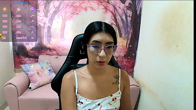 Emma latinasexy18 online show from 02-16-26, 06:26