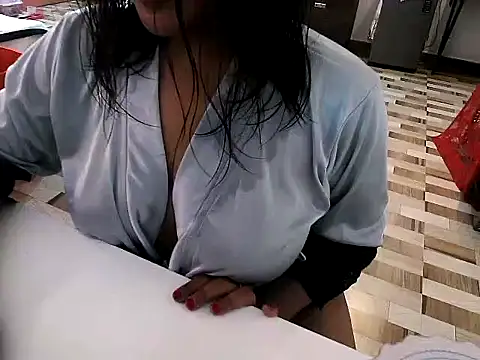 Snapshot of raveena_hot chatting on 04-09-26, 03:17 raveena hot online show from 04-09-26, 03:17