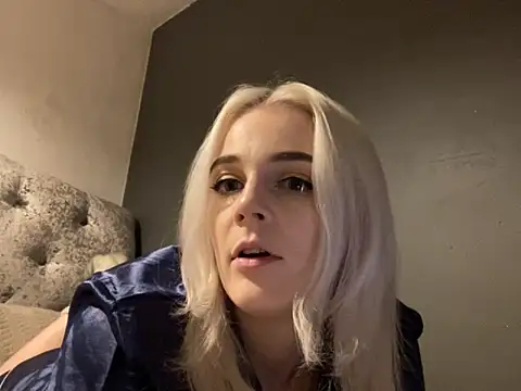 Snapshot of BellaJade_ chatting on 11-18-25, 06:45 BellaJade online show from 11-18-25, 06:45