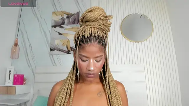 Snapshot of Afro_Luna chatting on 06-01-26, 11:23 Afro Luna online show from 06-01-26, 11:23