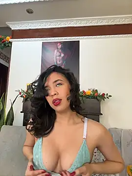 Snapshot of Esmerald_1111 chatting on 06-22-26, 12:57 Esmerald 1111 online show from 06-22-26, 12:57