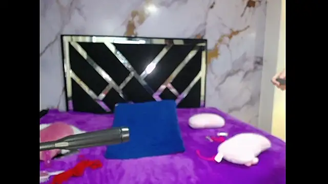 AmbarSxxx online show from 04-15-26, 05:03