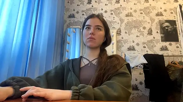 Snapshot of macanmercedes chatting on 11-20-25, 09:20 macanmercedes online show from 11-20-25, 09:20