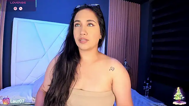 Lauroberts7 online show from 12-16-25, 03:44