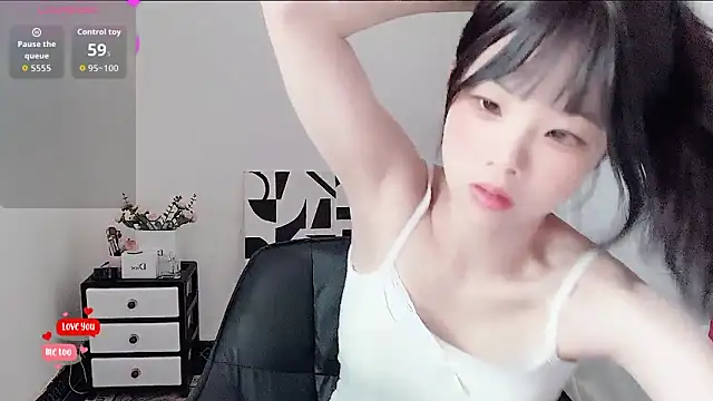 Snapshot of bunny-- chatting on 05-17-26, 05:05 bunny-- online show from 05-17-26, 05:05