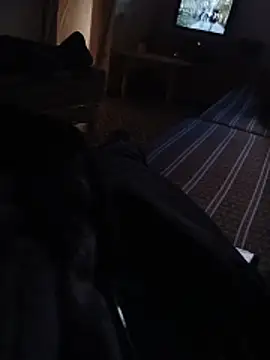 Snapshot of ouchenshadow2975 chatting on 11-18-25, 04:00 ouchenshadow2975 online show from 11-18-25, 04:00