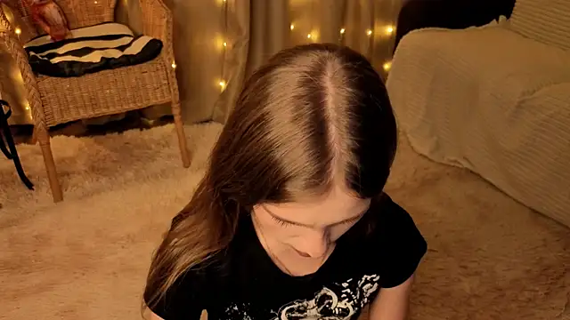 Snapshot of RozanneJordan chatting on 05-31-26, 05:20 RozanneJordan online show from 05-31-26, 05:20