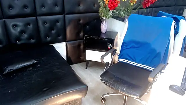 ChrisHott01 online show from 12-02-25, 02:06