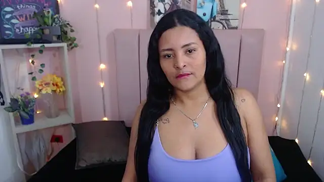 Snapshot of cristal_bianchi chatting on 11-19-25, 03:56 cristal bianchi online show from 11-19-25, 03:56