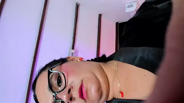 Snapshot of Sienarosewood chatting on 07-02-26, 03:45 Sienarosewood online show from 07-02-26, 03:45