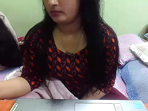 Snapshot of TwinRose2000 chatting on 01-11-26, 02:33 TwinRose2000 online show from 01-11-26, 02:33