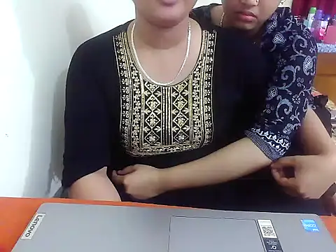 Snapshot of TwinRose2000 chatting on 02-17-26, 02:35 TwinRose2000 online show from 02-17-26, 02:35