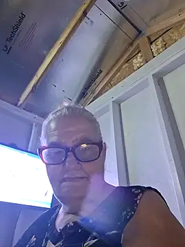 Snapshot of bella5757 chatting on 11-22-25, 11:26 bella5757 online show from 11-22-25, 11:26