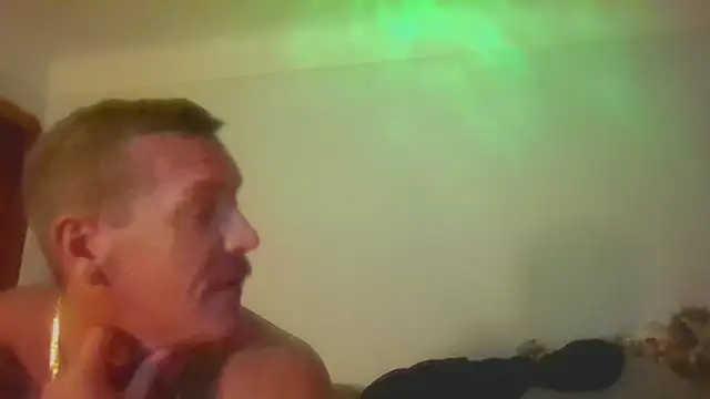 Snapshot of LuxeLoverZ chatting on 11-19-25, 05:29 LuxeLoverZ online show from 11-19-25, 05:29