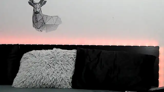 Snapshot of sweetl30 chatting on 02-11-26, 06:18 sweetl30 online show from 02-11-26, 06:18