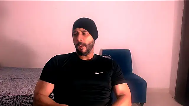 Snapshot of musclehetero chatting on 11-19-25, 05:13 musclehetero online show from 11-19-25, 05:13