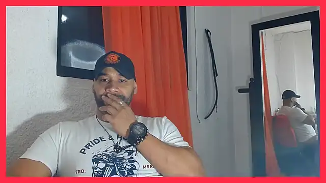 Snapshot of musclehetero chatting on 06-21-26, 03:42 musclehetero online show from 06-21-26, 03:42