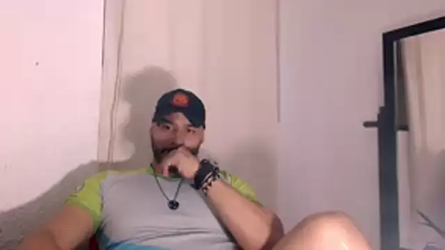 Snapshot of musclehetero chatting on 06-27-26, 12:22 musclehetero online show from 06-27-26, 12:22