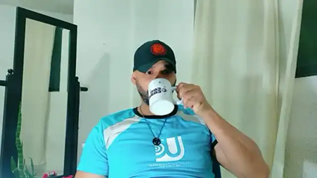 Snapshot of musclehetero chatting on 06-30-26, 11:00 musclehetero online show from 06-30-26, 11:00