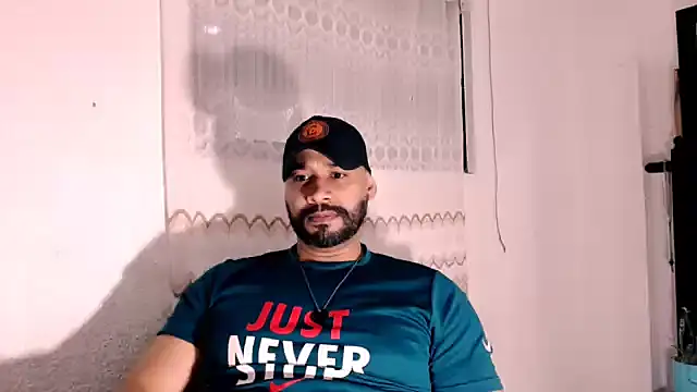 Snapshot of musclehetero chatting on 07-05-26, 01:23 musclehetero online show from 07-05-26, 01:23