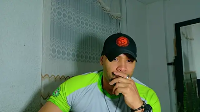Snapshot of musclehetero chatting on 07-06-26, 11:40 musclehetero online show from 07-06-26, 11:40