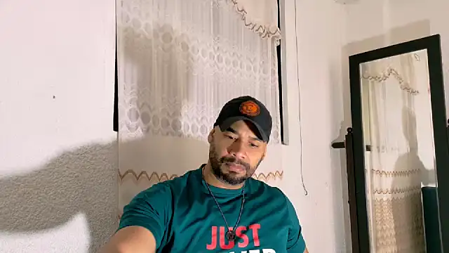 Snapshot of musclehetero chatting on 07-20-26, 02:41 musclehetero online show from 07-20-26, 02:41