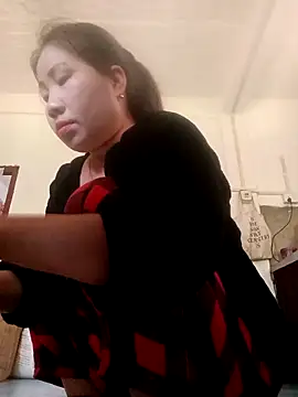 Snapshot of Reema_143 chatting on 02-03-26, 02:53 Reema 143 online show from 02-03-26, 02:53