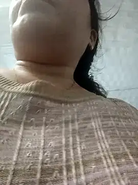 Snapshot of Reema_143 chatting on 02-04-26, 12:44 Reema 143 online show from 02-04-26, 12:44