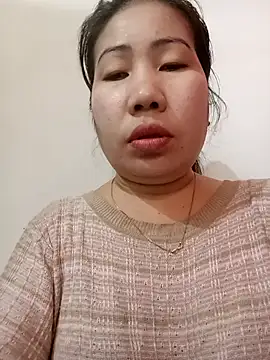 Snapshot of Reema_143 chatting on 02-08-26, 04:27 Reema 143 online show from 02-08-26, 04:27